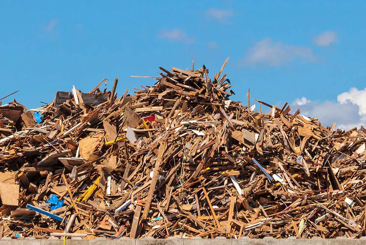 abfallberg-altholz-holz-entsorgen-container-fcc-abfall-service